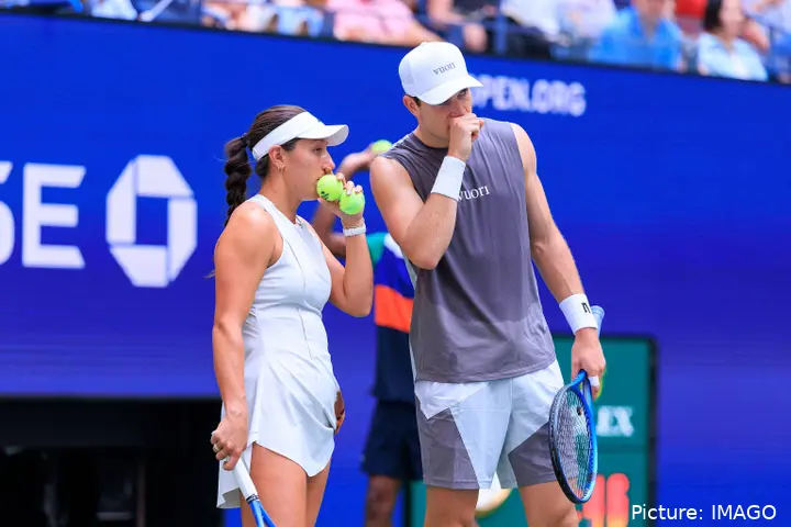 Jessica Pegula and Jack Draper talking to each other