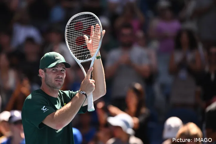 Tommy Paul applauding the crowd