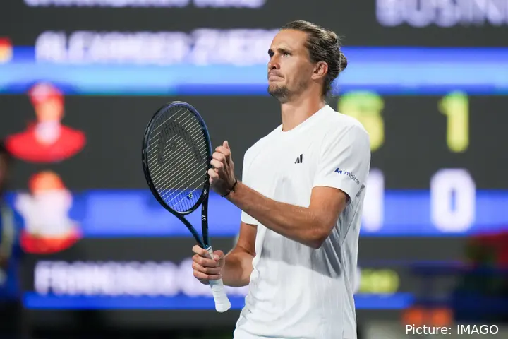 Zverev claps racquet.
