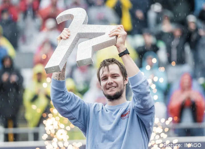 Alexander Bublik gana su tercer título ATP de 2025 en Austria