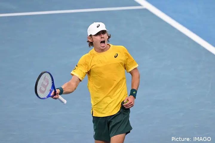Alex de Minaur celebrating on court