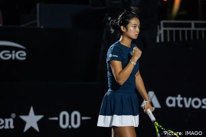 Alexandra Eala on court