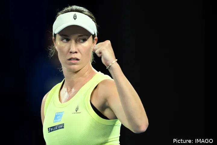 Danielle Collins celebra con un firme gesto de puño.