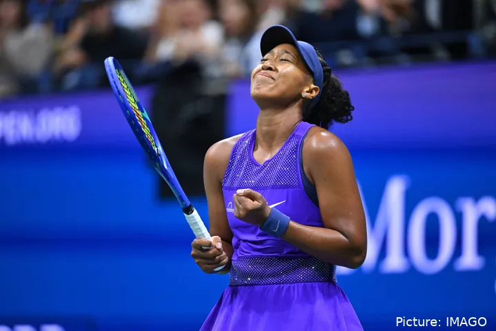 Naomi Osaka celebra un punto de partido.