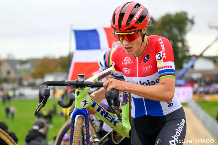 Lucinda Brand viert zege in Koksijde
