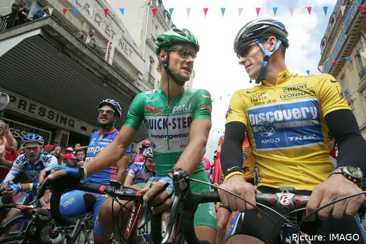 Tom Boonen en Lance Armstrong voor de start van een etappe