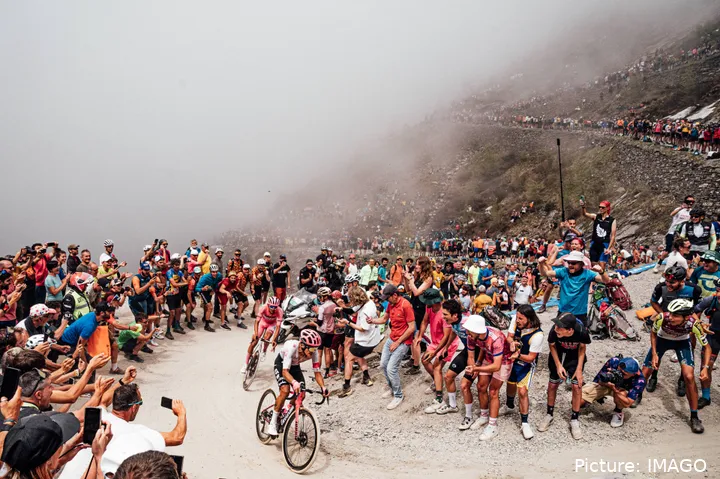 Richard Carapaz in de Giro d'Italia 2025