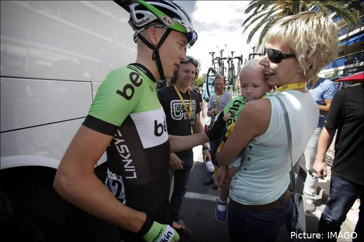 Robert Gesink met zijn vrouw Daisy en hun dochter in 2013