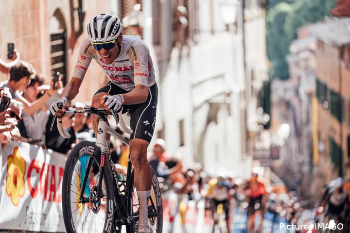 Juan Ayuso zal één van de kopmannen zijn van UAE Team Emirates XRG in de Vuelta a España 2025.