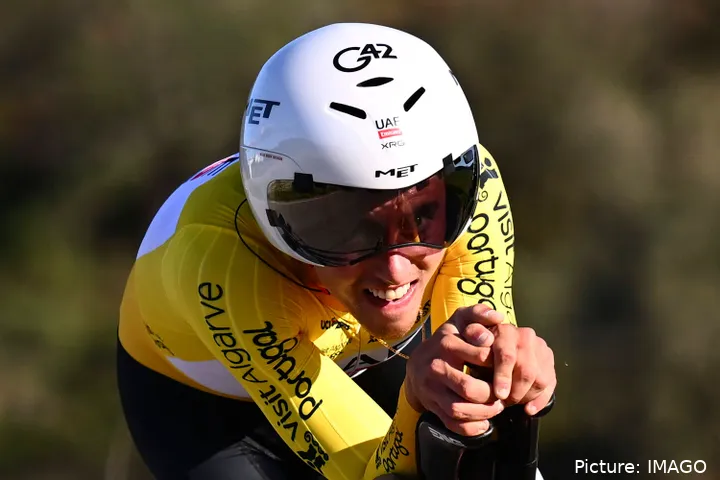 Christen in het geel tijdens de slotrit van de Volta ao Algarve dit jaar