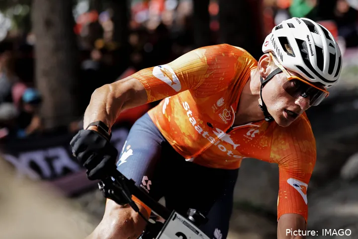 Mathieu van der Poel deelt met Erik De Vlaeminck het record aantal wereldtitels veldrijden