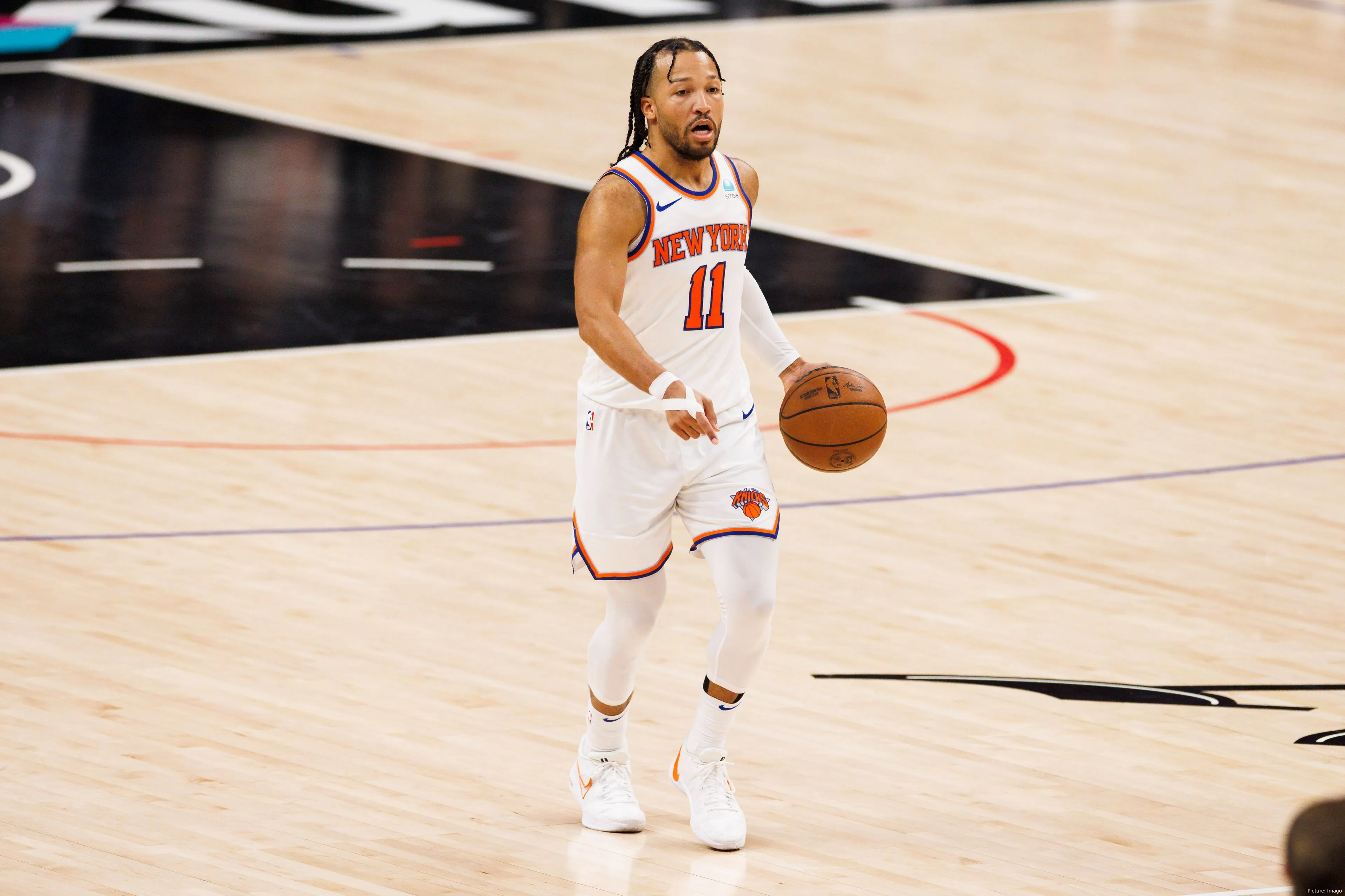 Knicks' Jalen Brunson suffers knee contusion against Cavaliers