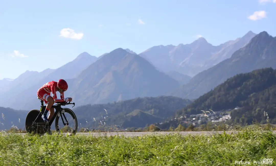 Cecilie Uttrup Ludwig montando en paisajes