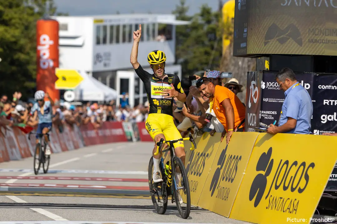 Alexis Guerin won the final mountain stage of the Volta a Portugal atop the mythical Senhora da Graça climb. Behind him, José Neves