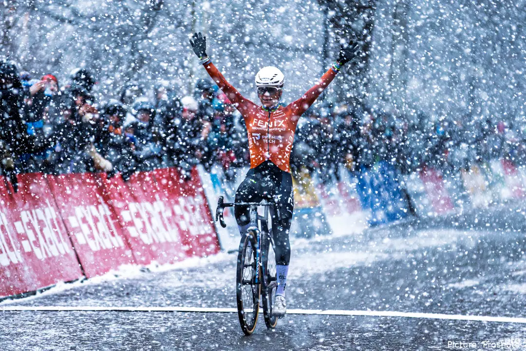 Ceylin del Carmen Alvarado gewinnt die Exact Cross Mol 2026 im dichten Schneefall