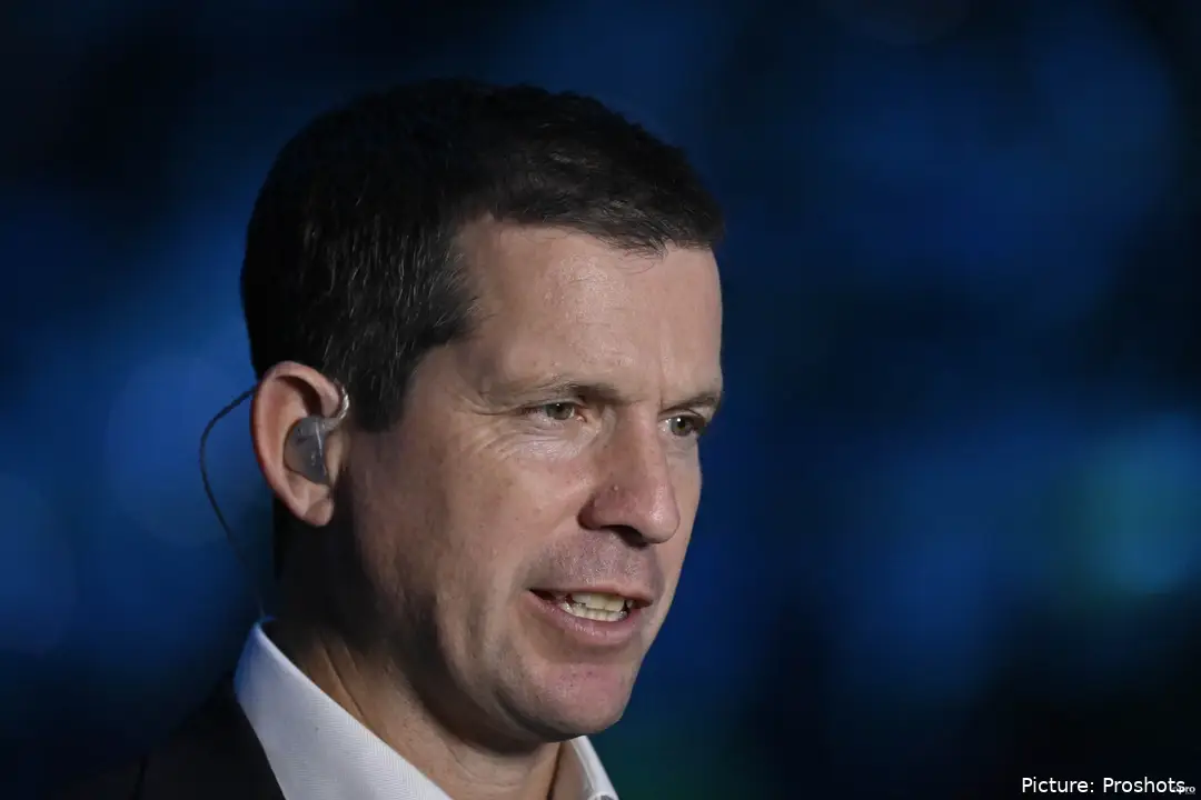 Tim Henman doing pundatory work at big tennis tournament