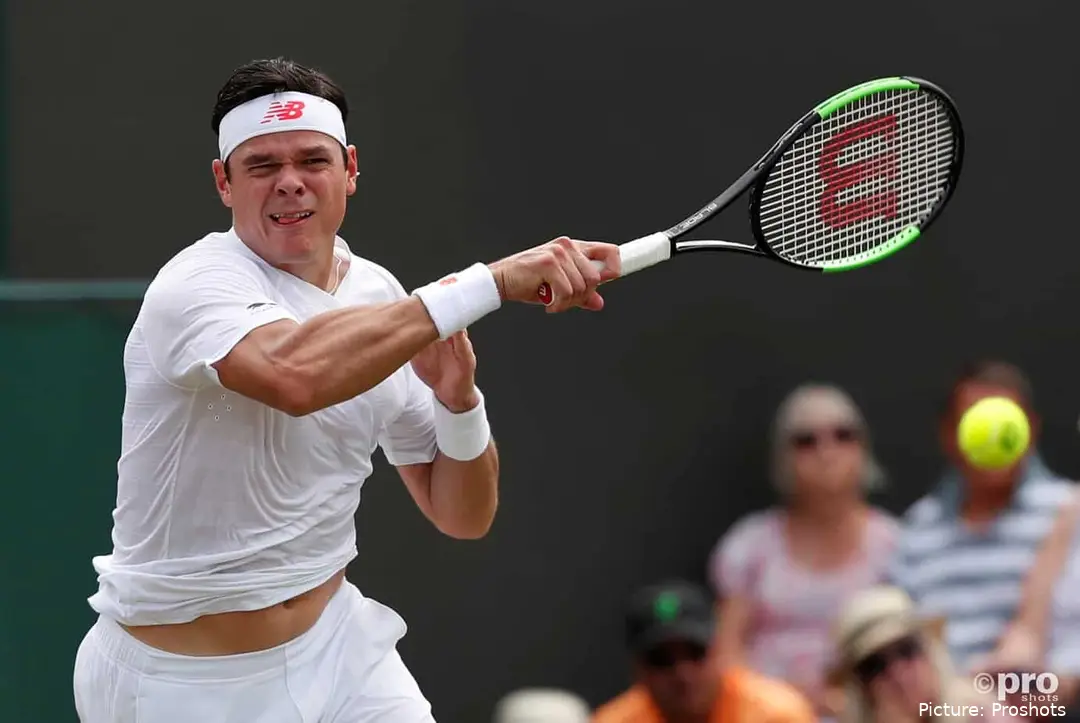 Raonic tras golpear una derecha en Wimbledon
