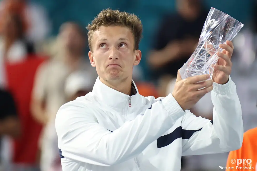 Lehecka lifts his runner-up trophy at the Miami Open 2026