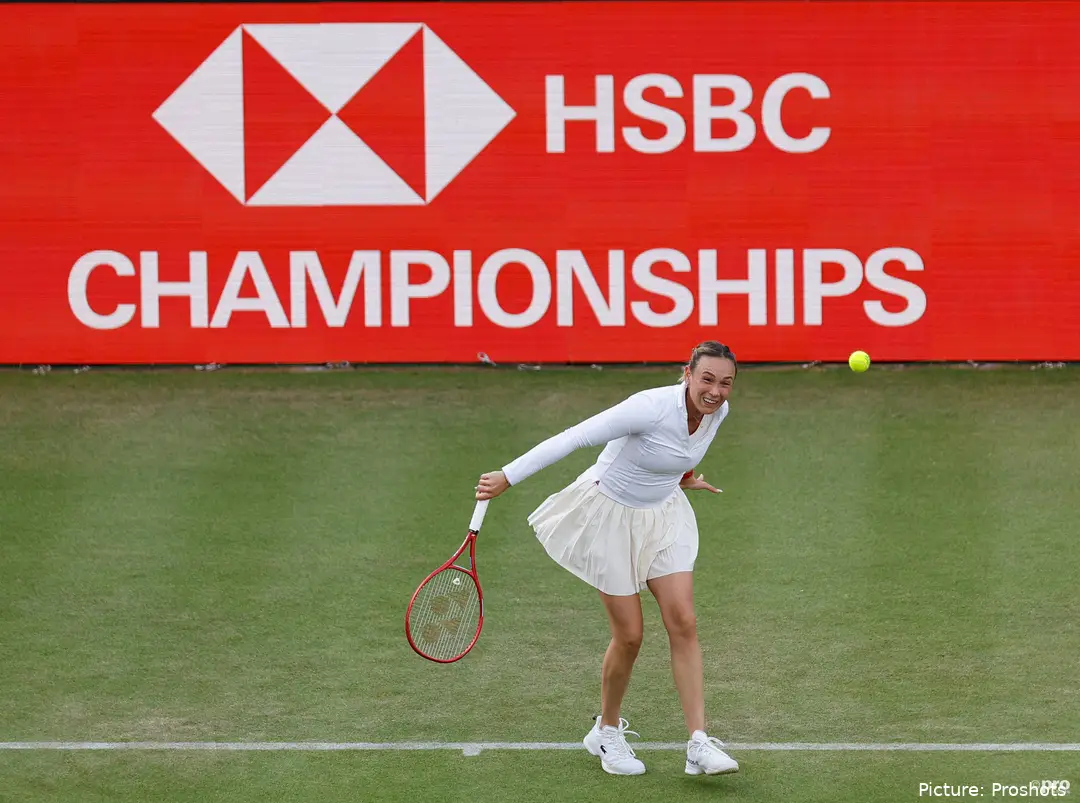 Donna Vekic hitting the ball