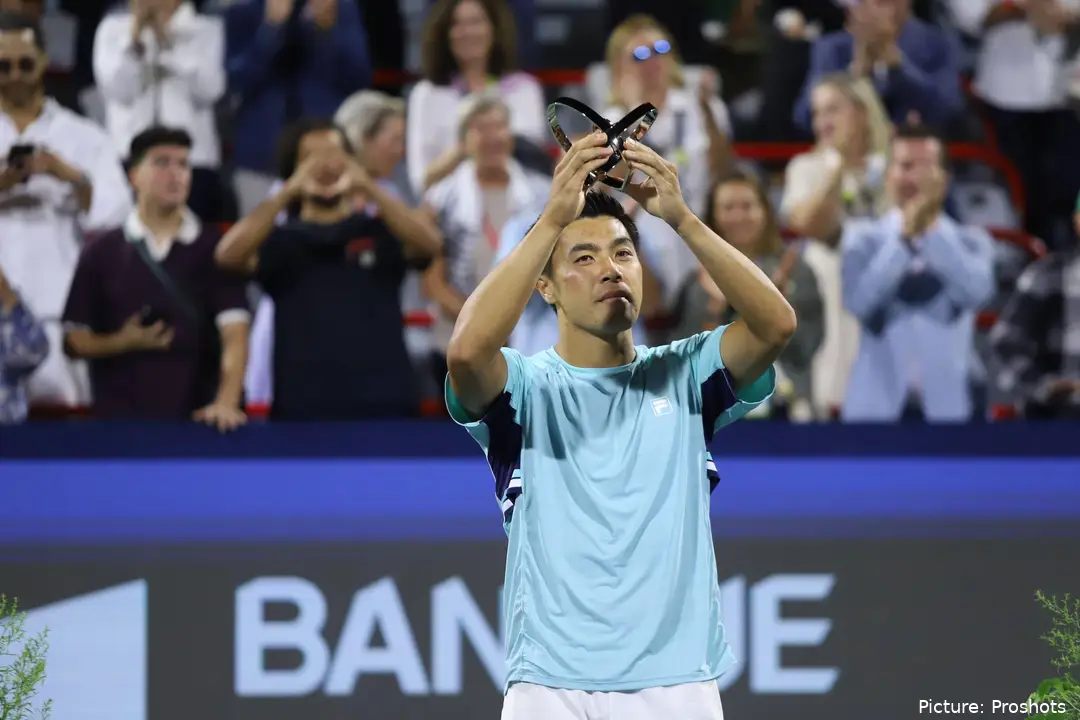 Brandon Nakashima holding the trophy aloft