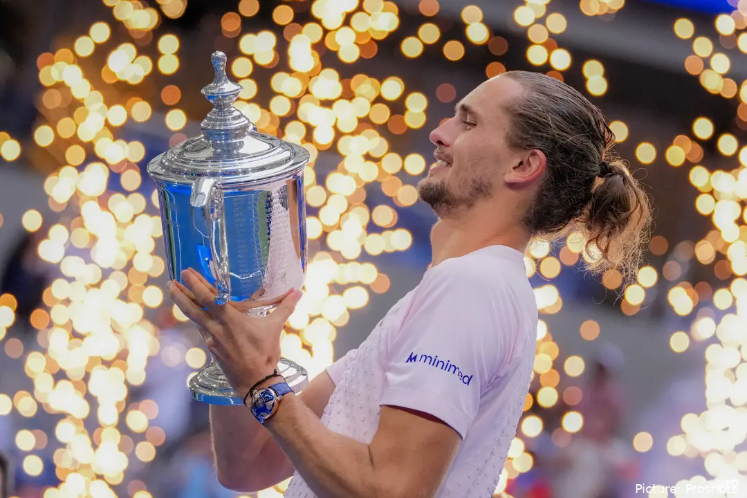 Alexander Zverev admiring the trophy