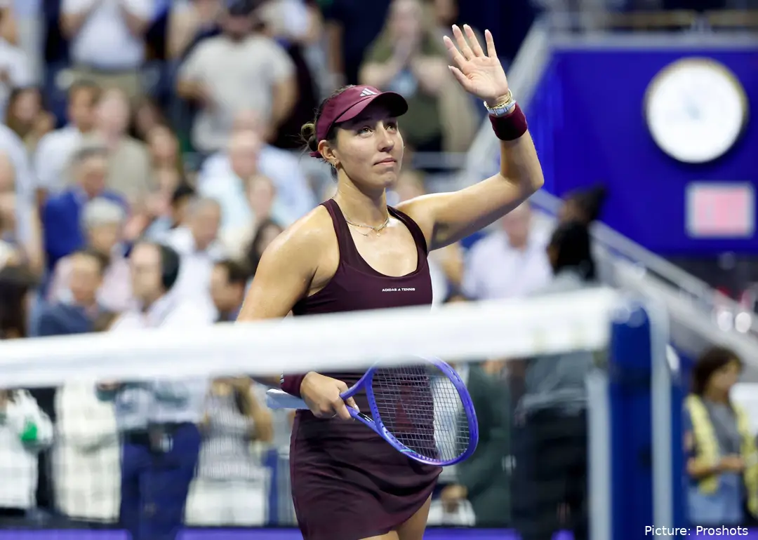 Jessica Pegula raises her arm after a victory at US Open.