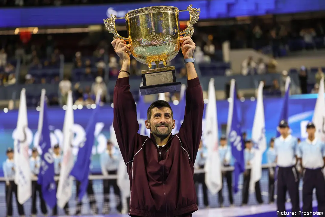 novak-djokovic-china-open-trophy