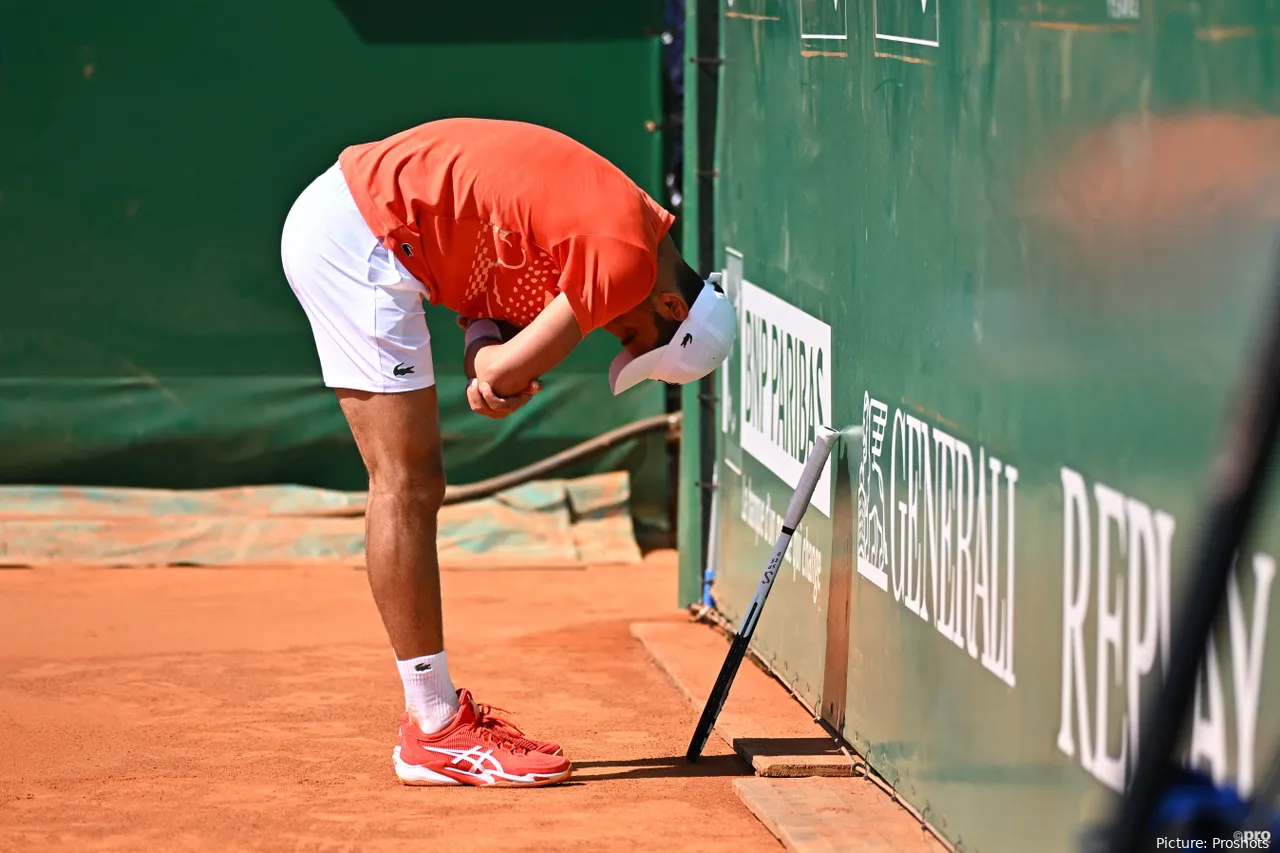 Novak Djokovic no ha tenido buenos resultados en el Masters de Montecarlo, pero empezó con una contundente victoria sobre Roman Safiullin.