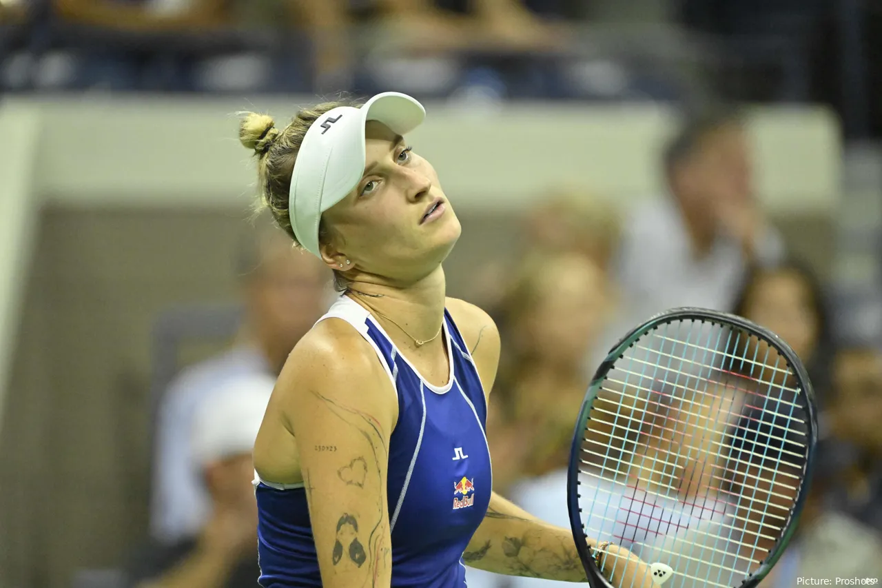Bild Marketa Vondrousova Kopf seitlich geneigt, Blick ins Nichts&lt;br&gt;