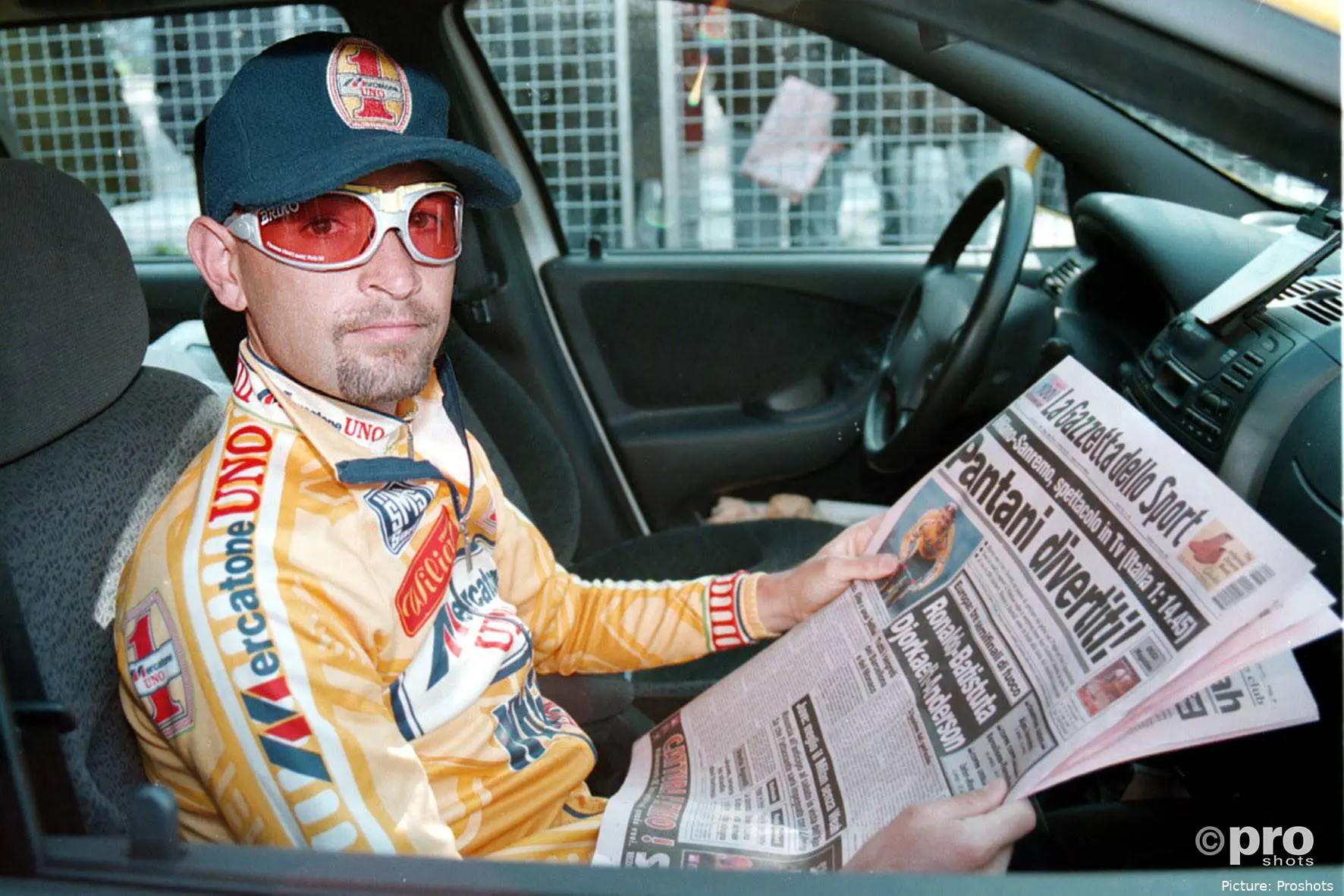 Marco Pantani, leyendo la Gazzetta dello Sport.