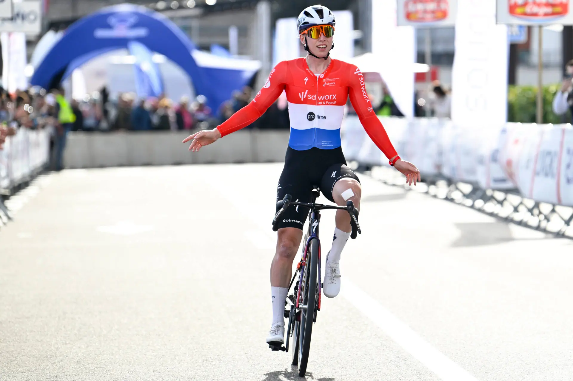 Lorena Wiebes venceu o Beking Criterium 2025, no Mónaco