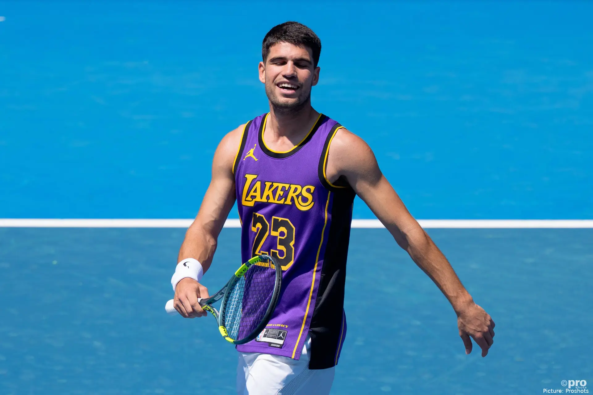 carlos-alcaraz-practicing-ahead-of-ao