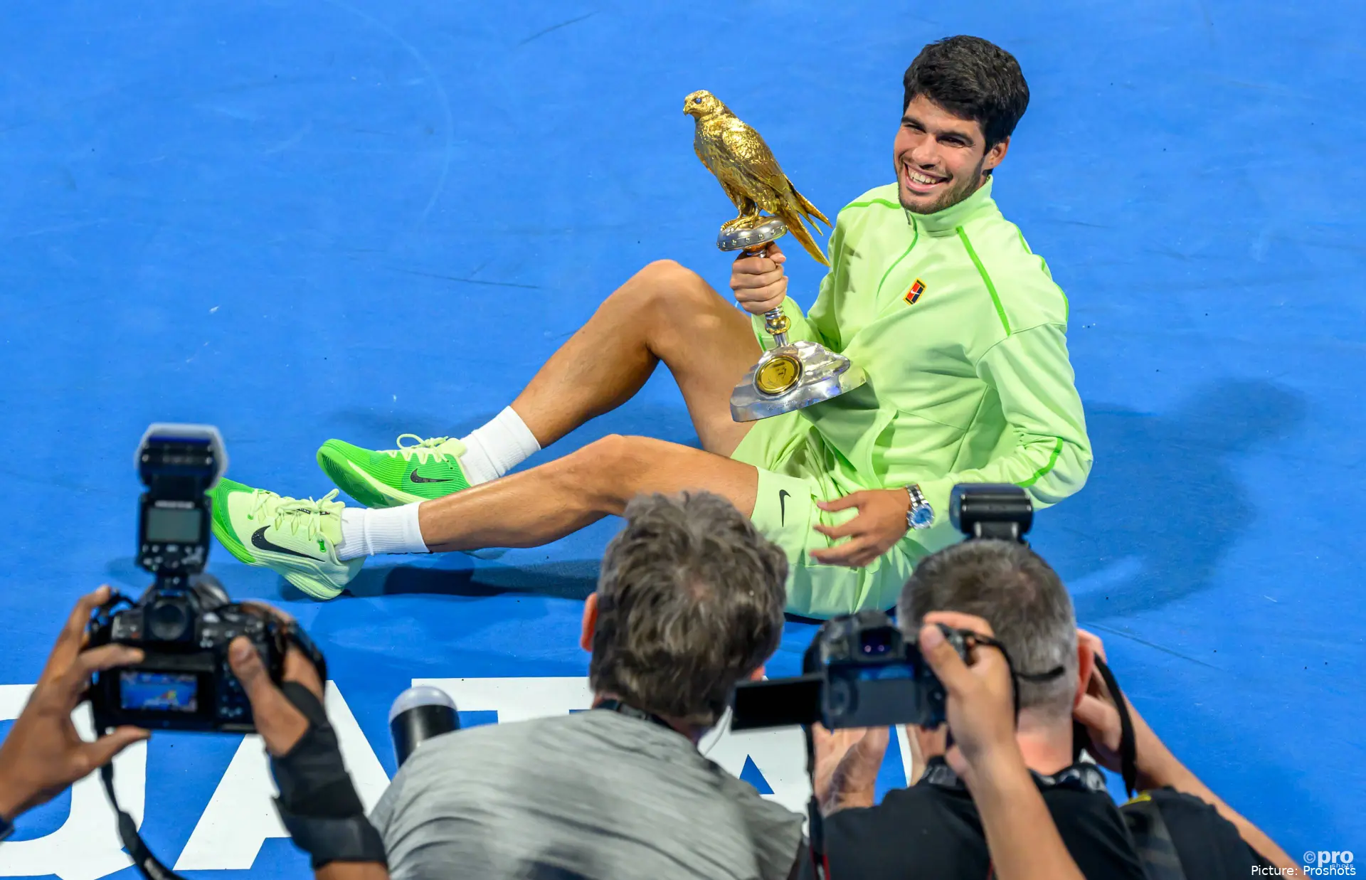 carlos-alcaraz-qatar-open-trophy-2026