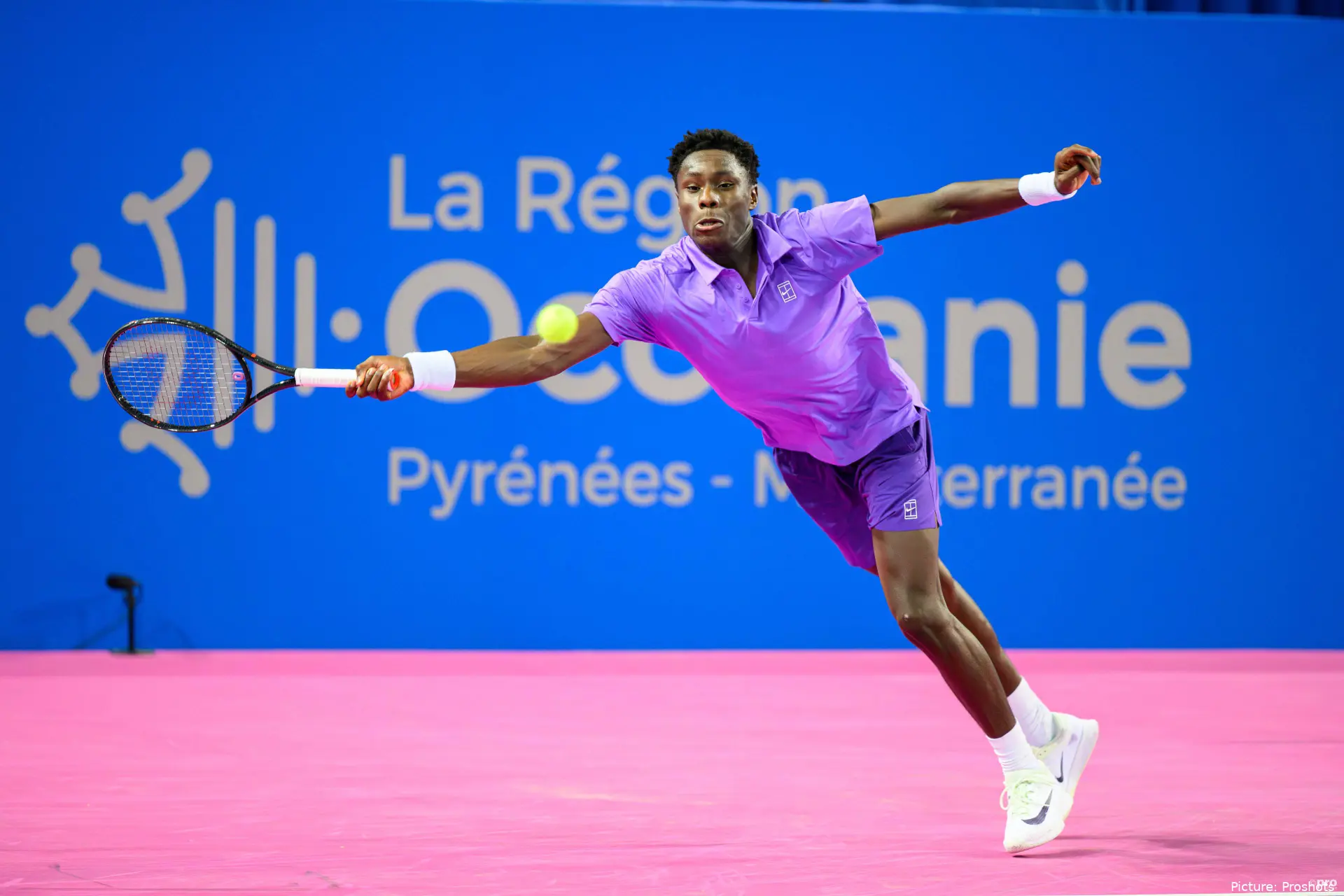Moise Kouame at full stretch