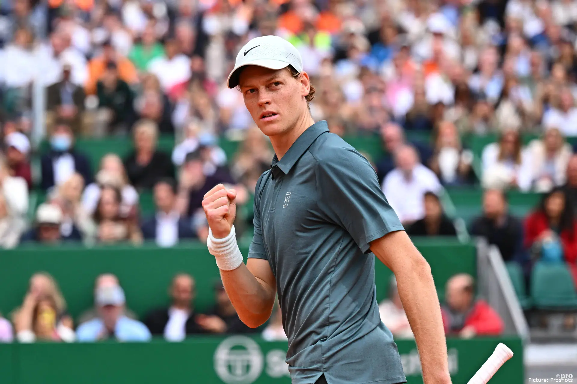 Jannik Sinner jubelt während seines Erstrundenmatches beim Monte-Carlo Masters 2026