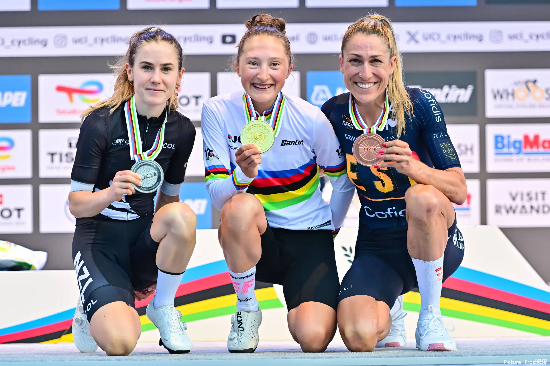 Magdeleine Vallieres pronkt met de gouden medaille