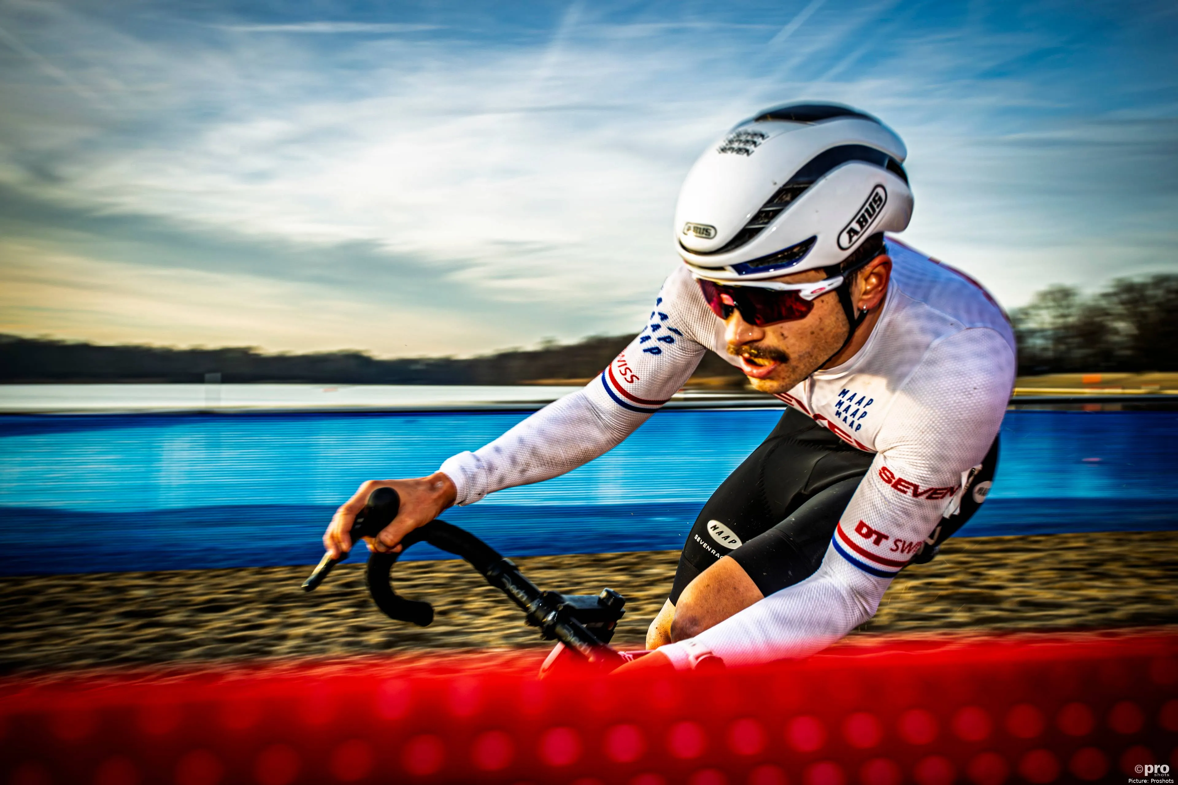Cameron Mason racing in the sand with a cyclocross bike