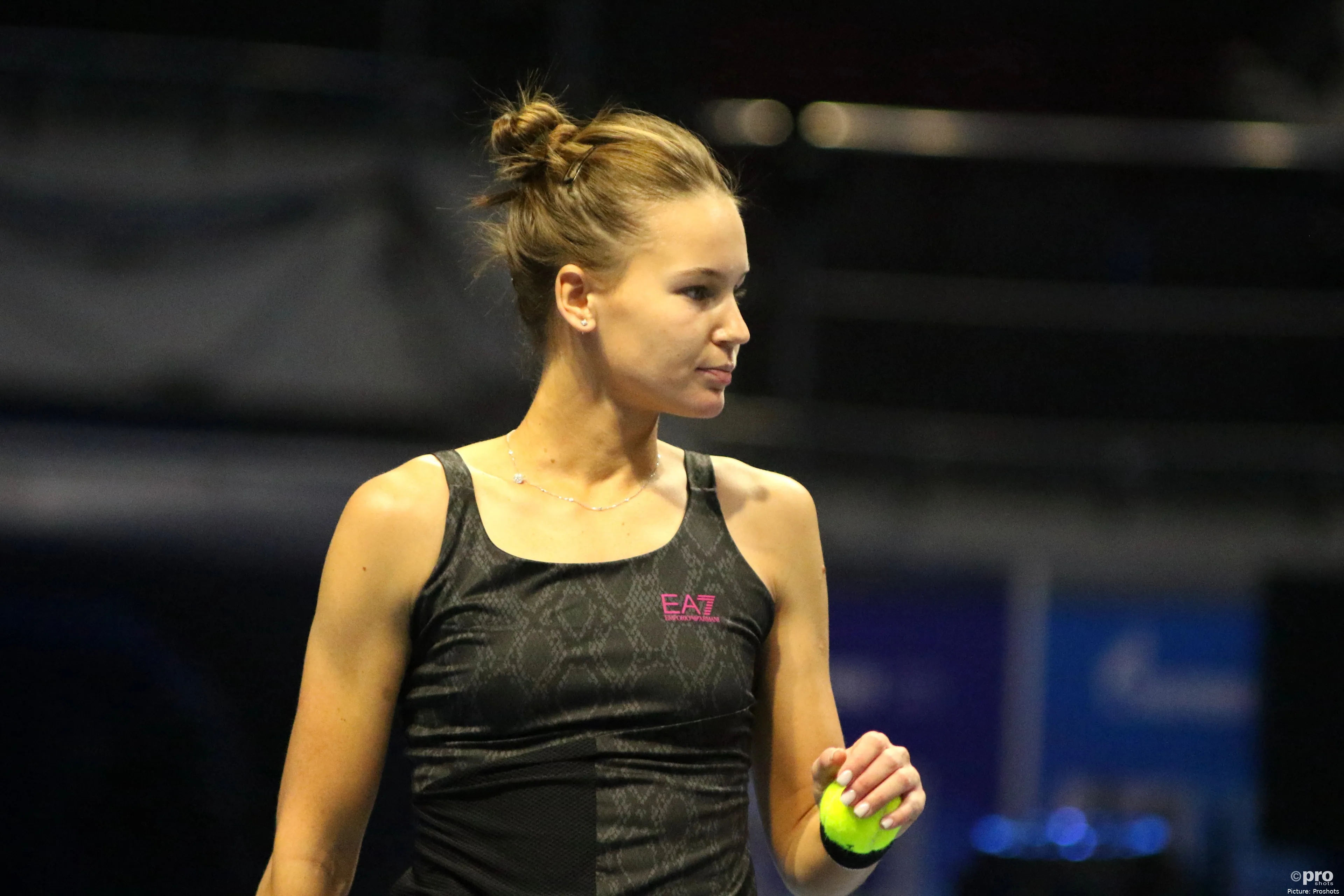 Bild Veronika Kudermetova Blick seitwärts gerichtet<br>