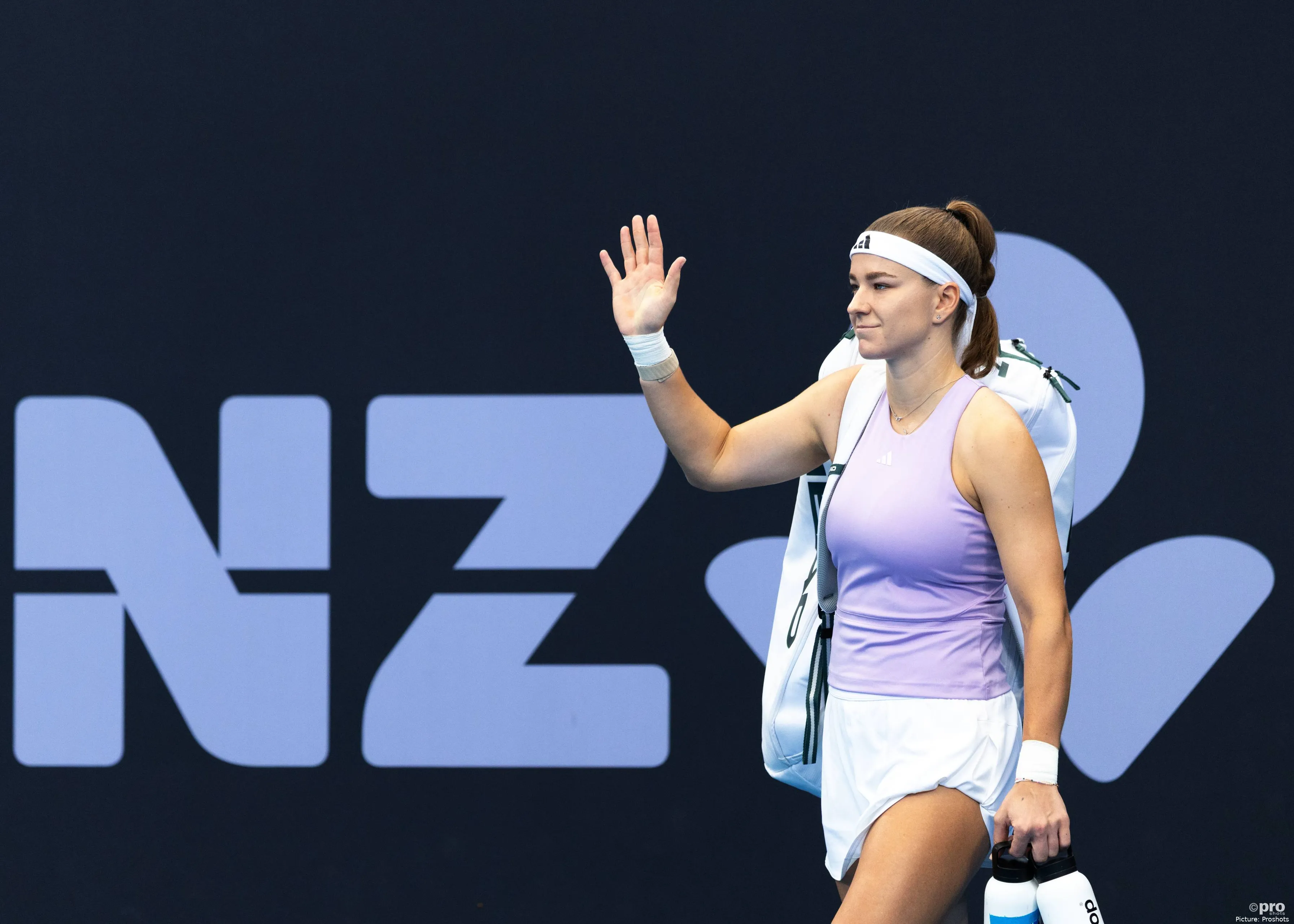 Karolina Muchova waves