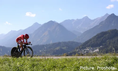 Cecilie Uttrup Ludwig montando en paisajes