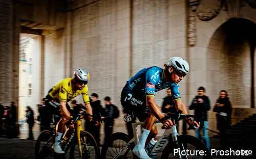 Wout van Aert y Mathieu van der Poel, en la A Través de Flandes
