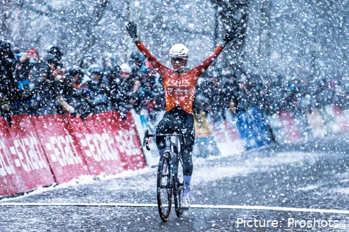 Ceylin del Carmen Alvarado vence a Exact Cross Mol 2026 sob forte neve
