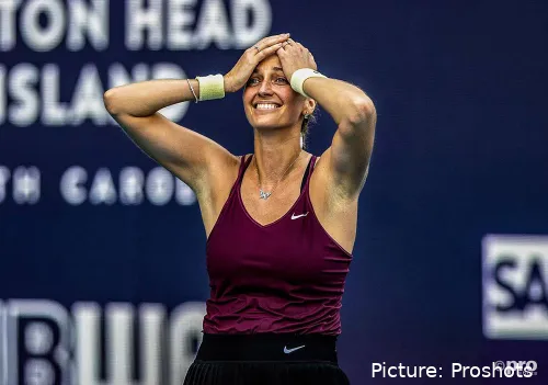 Petra Kvitova feiert ihren Miami-Open-Titel nach dem Finalsieg über Rybakina