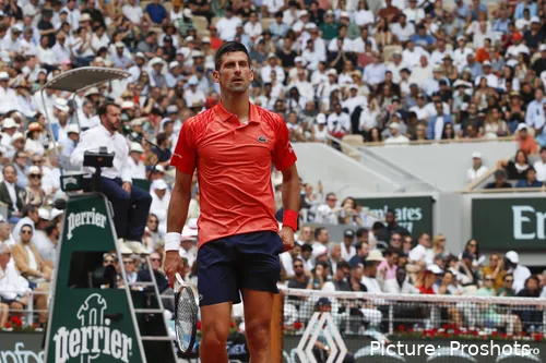 Novak Djokovic continua a ser o mestre a bater em Roland Garros, diz Andy Roddick, com Alexander Zverev e Carlos Alcaraz também em posição.