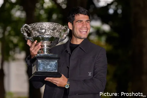 carlos alcaraz trofeo australian open