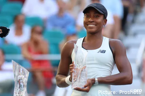 coco-gauff-miami-open-trophy-2026