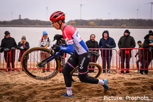 Lars van der Haar in een race