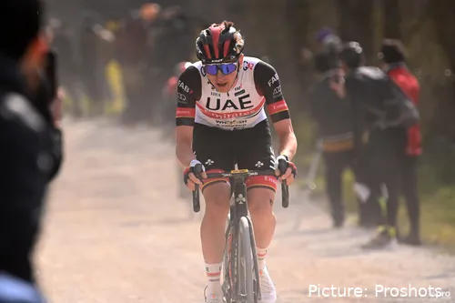 Tadej Pogacar heeft Strade Bianche twee keer gewonnen met langeafstandsaanvallen