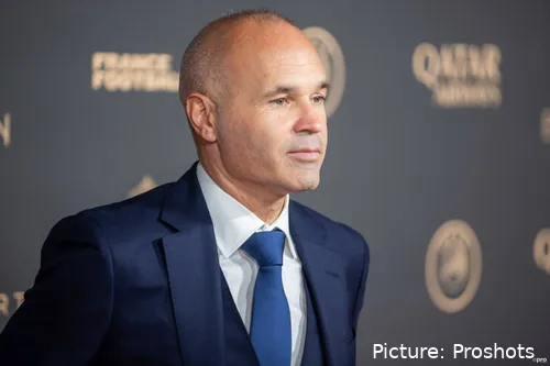 Andrés Iniesta tijdens presentatie NSN Cycling Team