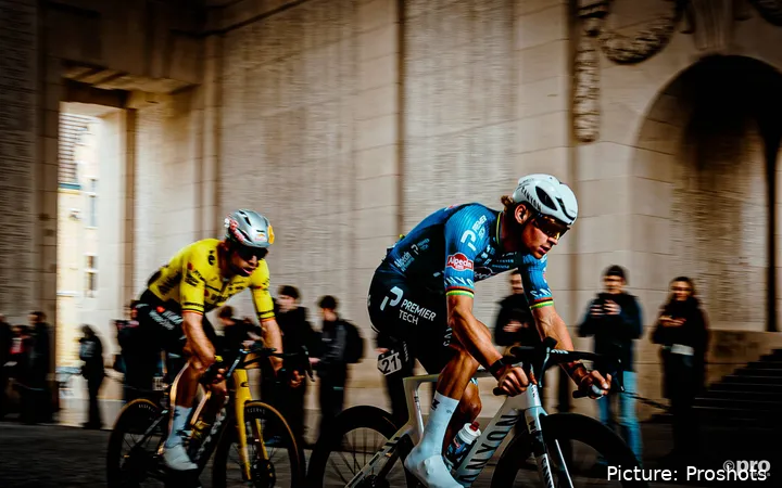 Wout van Aert y Mathieu van der Poel, en la A Través de Flandes